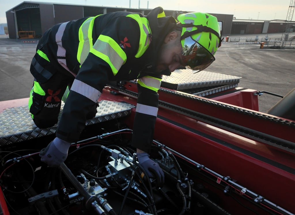 Kalmar Service Hero_Cesar_02_2961x2160.jpg Kalmar Service Hero_Cesar_02_2961x2160.jpg