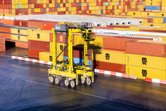 Kalmar Hybrid Straddle Carrier